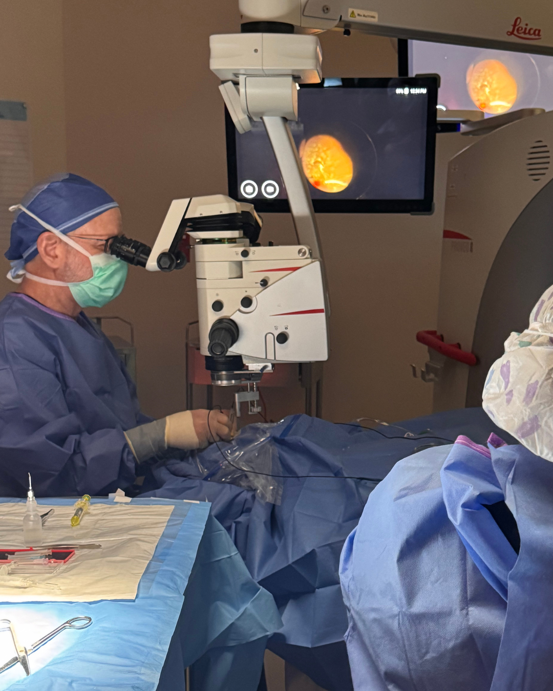  ophthalmic surgeon performing small gauge victrectom